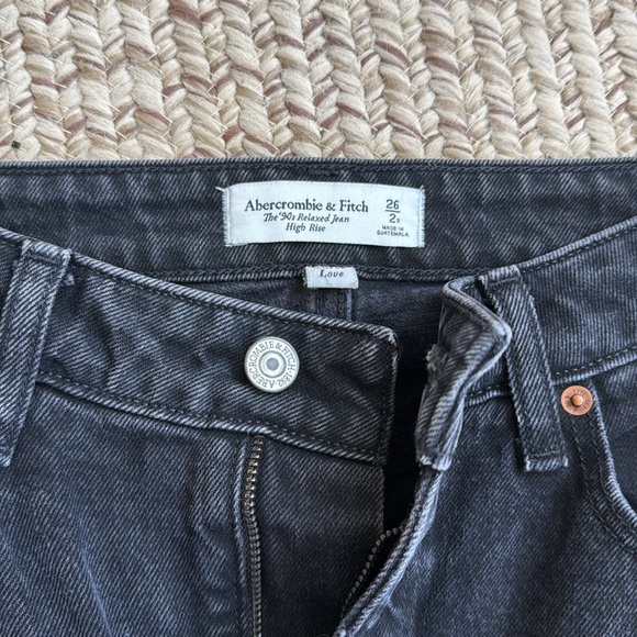 Abercrombie & Fitch- 90s Relaxed Jean High Rise - Picture 4 of 6